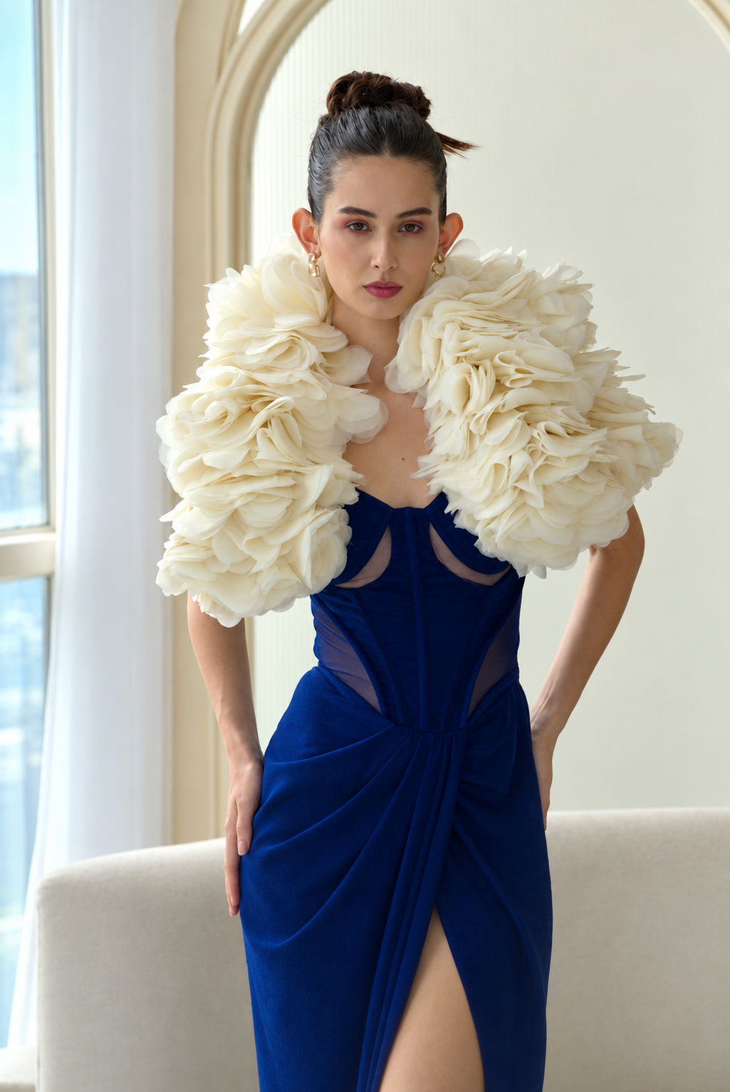 The Ivory Cloud Couture Set cape صورة ثانوية